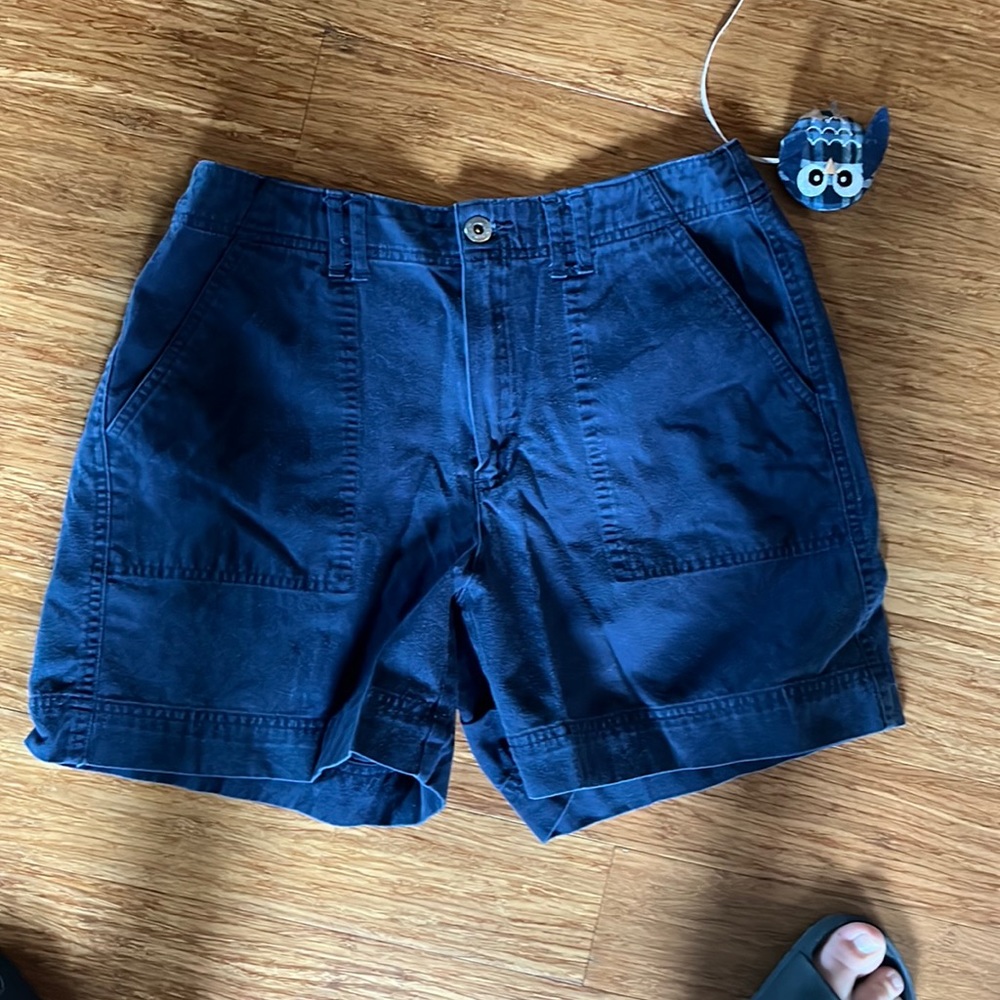 Liz Claiborne size 8 navy blue shorts